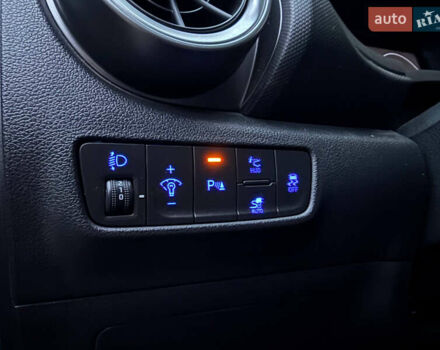 Червоний Хендай Kona, об'ємом двигуна 0 л та пробігом 104 тис. км за 20999 $, фото 30 на Automoto.ua