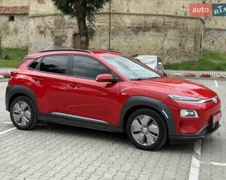 Червоний Хендай Kona, об'ємом двигуна 0 л та пробігом 80 тис. км за 18800 $, фото 5 на Automoto.ua