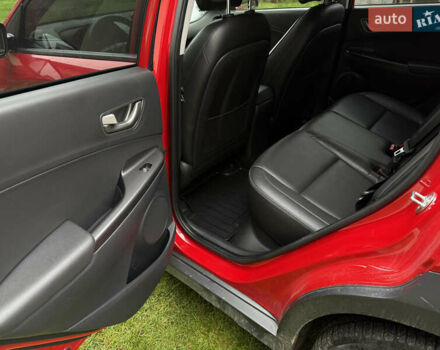 Червоний Хендай Kona, об'ємом двигуна 0 л та пробігом 80 тис. км за 18800 $, фото 25 на Automoto.ua