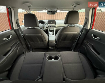 Червоний Хендай Kona, об'ємом двигуна 0 л та пробігом 26 тис. км за 18200 $, фото 23 на Automoto.ua