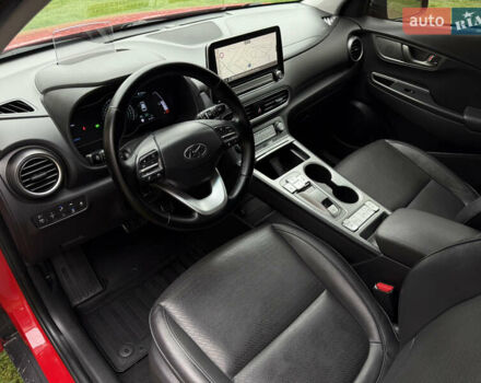 Червоний Хендай Kona, об'ємом двигуна 0 л та пробігом 80 тис. км за 18800 $, фото 21 на Automoto.ua