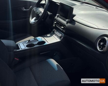 Красный Хендай Kona, объемом двигателя 64 л и пробегом 27 тыс. км за 21500 $, фото 13 на Automoto.ua