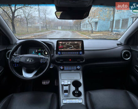 Червоний Хендай Kona, об'ємом двигуна 0 л та пробігом 104 тис. км за 20999 $, фото 15 на Automoto.ua