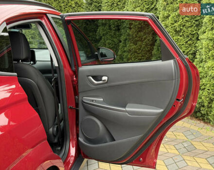 Красный Хендай Kona, объемом двигателя 0 л и пробегом 42 тыс. км за 17300 $, фото 21 на Automoto.ua