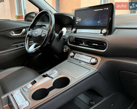 Червоний Хендай Kona, об'ємом двигуна 0 л та пробігом 57 тис. км за 19999 $, фото 28 на Automoto.ua