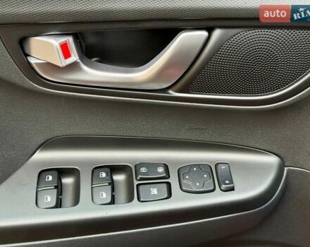 Красный Хендай Kona, объемом двигателя 0 л и пробегом 33 тыс. км за 16999 $, фото 16 на Automoto.ua