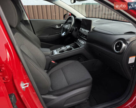 Червоний Хендай Kona, об'ємом двигуна 0 л та пробігом 26 тис. км за 18200 $, фото 36 на Automoto.ua