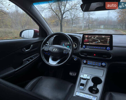 Червоний Хендай Kona, об'ємом двигуна 0 л та пробігом 104 тис. км за 20999 $, фото 16 на Automoto.ua