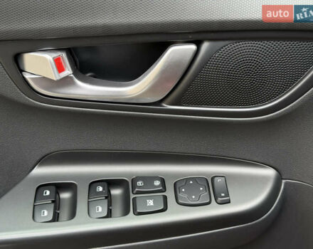 Красный Хендай Kona, объемом двигателя 0 л и пробегом 42 тыс. км за 17300 $, фото 14 на Automoto.ua