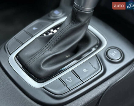 Красный Хендай Kona, объемом двигателя 2 л и пробегом 106 тыс. км за 14300 $, фото 21 на Automoto.ua