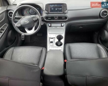 Червоний Хендай Kona, об'ємом двигуна 0 л та пробігом 55 тис. км за 6700 $, фото 7 на Automoto.ua