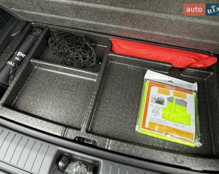 Красный Хендай Kona, объемом двигателя 0 л и пробегом 86 тыс. км за 18600 $, фото 26 на Automoto.ua