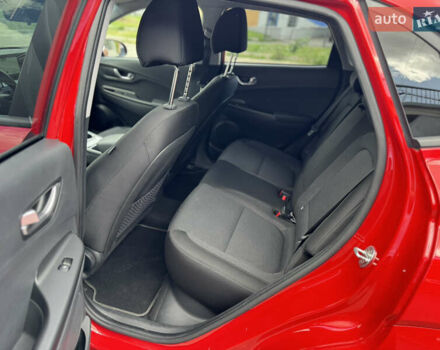 Красный Хендай Kona, объемом двигателя 0 л и пробегом 100 тыс. км за 16700 $, фото 6 на Automoto.ua