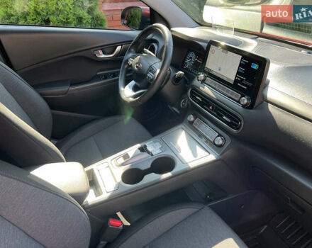 Красный Хендай Kona, объемом двигателя 0 л и пробегом 18 тыс. км за 18700 $, фото 24 на Automoto.ua