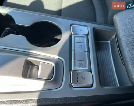 Красный Хендай Kona, объемом двигателя 0 л и пробегом 18 тыс. км за 18700 $, фото 18 на Automoto.ua