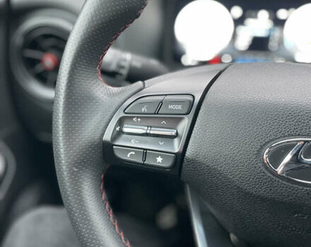 Красный Хендай Kona, объемом двигателя 1.6 л и пробегом 31 тыс. км за 21000 $, фото 15 на Automoto.ua