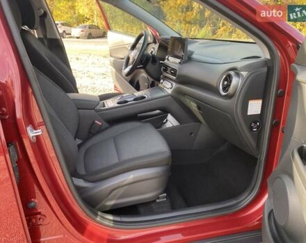 Красный Хендай Kona, объемом двигателя 0 л и пробегом 22 тыс. км за 23500 $, фото 23 на Automoto.ua