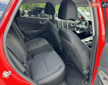 Красный Хендай Kona, объемом двигателя 0 л и пробегом 100 тыс. км за 16700 $, фото 7 на Automoto.ua