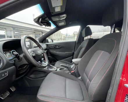 Красный Хендай Kona, объемом двигателя 1.6 л и пробегом 31 тыс. км за 21000 $, фото 8 на Automoto.ua