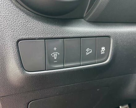 Красный Хендай Kona, объемом двигателя 1.6 л и пробегом 31 тыс. км за 21000 $, фото 14 на Automoto.ua