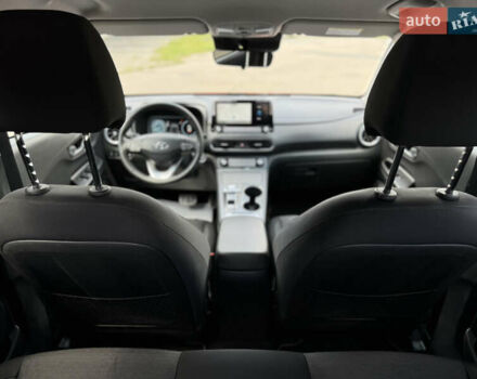 Красный Хендай Kona, объемом двигателя 0 л и пробегом 100 тыс. км за 16700 $, фото 5 на Automoto.ua