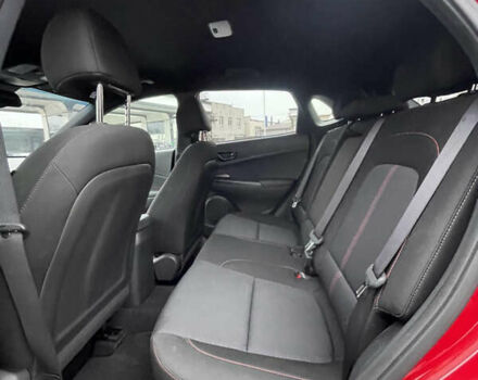 Красный Хендай Kona, объемом двигателя 1.6 л и пробегом 31 тыс. км за 21000 $, фото 7 на Automoto.ua