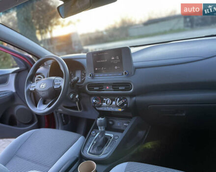 Червоний Хендай Kona, об'ємом двигуна 2 л та пробігом 119 тис. км за 16900 $, фото 25 на Automoto.ua