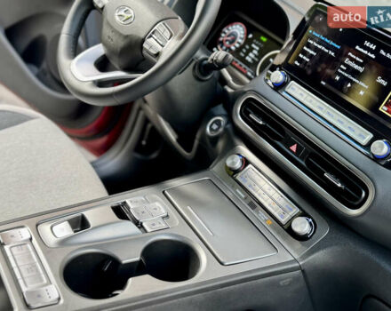 Красный Хендай Kona, объемом двигателя 0 л и пробегом 103 тыс. км за 21400 $, фото 62 на Automoto.ua