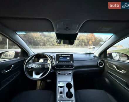 Красный Хендай Kona, объемом двигателя 0 л и пробегом 41 тыс. км за 17200 $, фото 3 на Automoto.ua