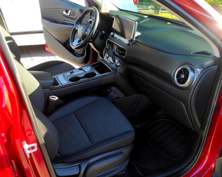 Червоний Хендай Kona, об'ємом двигуна 0.15 л та пробігом 49 тис. км за 21000 $, фото 4 на Automoto.ua