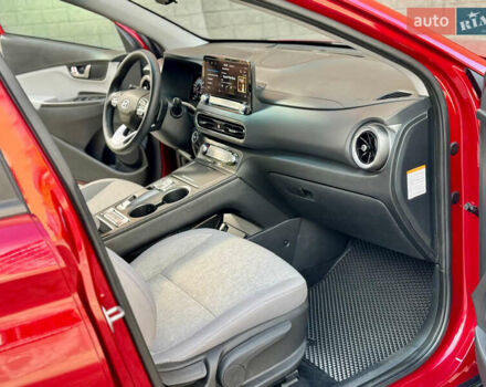 Червоний Хендай Kona, об'ємом двигуна 0 л та пробігом 100 тис. км за 20900 $, фото 67 на Automoto.ua