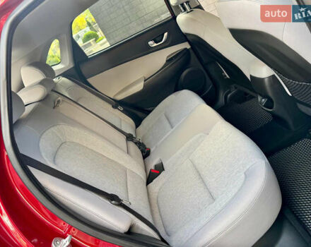 Червоний Хендай Kona, об'ємом двигуна 0 л та пробігом 100 тис. км за 20900 $, фото 57 на Automoto.ua