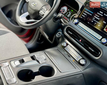 Червоний Хендай Kona, об'ємом двигуна 0 л та пробігом 100 тис. км за 20900 $, фото 98 на Automoto.ua