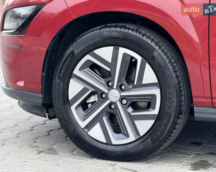 Червоний Хендай Kona, об'ємом двигуна 0 л та пробігом 17 тис. км за 16999 $, фото 12 на Automoto.ua