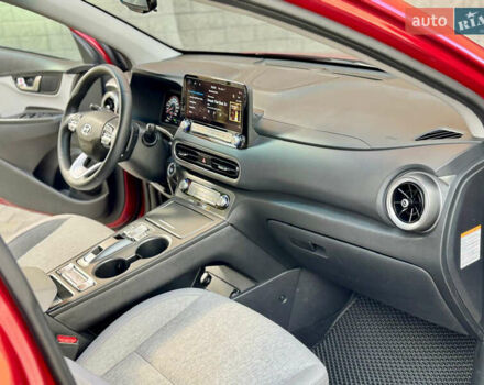 Червоний Хендай Kona, об'ємом двигуна 0 л та пробігом 100 тис. км за 20900 $, фото 66 на Automoto.ua