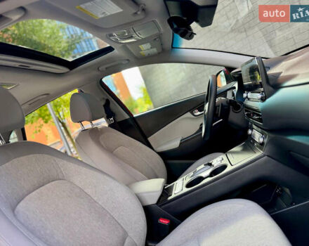 Червоний Хендай Kona, об'ємом двигуна 0 л та пробігом 100 тис. км за 20900 $, фото 82 на Automoto.ua