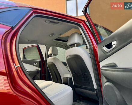 Красный Хендай Kona, объемом двигателя 0 л и пробегом 103 тыс. км за 21400 $, фото 79 на Automoto.ua