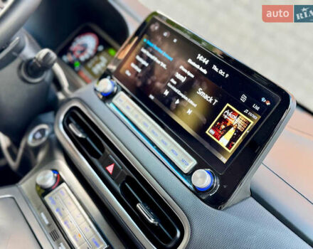 Червоний Хендай Kona, об'ємом двигуна 0 л та пробігом 100 тис. км за 20900 $, фото 69 на Automoto.ua