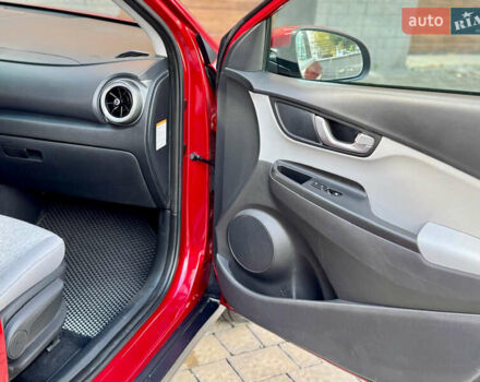 Червоний Хендай Kona, об'ємом двигуна 0 л та пробігом 100 тис. км за 20900 $, фото 54 на Automoto.ua
