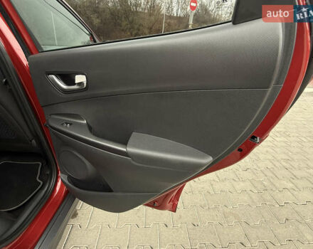 Червоний Хендай Kona, об'ємом двигуна 0 л та пробігом 17 тис. км за 16999 $, фото 23 на Automoto.ua