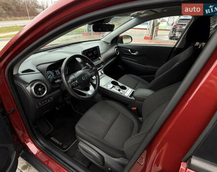 Червоний Хендай Kona, об'ємом двигуна 0 л та пробігом 17 тис. км за 16999 $, фото 16 на Automoto.ua