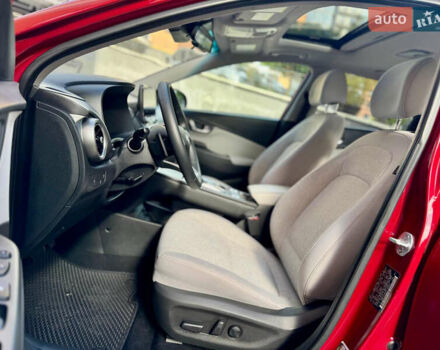 Червоний Хендай Kona, об'ємом двигуна 0 л та пробігом 100 тис. км за 20900 $, фото 49 на Automoto.ua