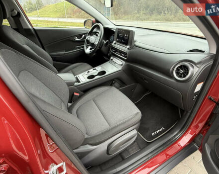 Червоний Хендай Kona, об'ємом двигуна 0 л та пробігом 17 тис. км за 16999 $, фото 24 на Automoto.ua