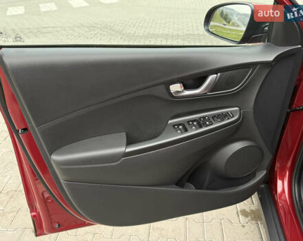 Червоний Хендай Kona, об'ємом двигуна 0 л та пробігом 17 тис. км за 16999 $, фото 15 на Automoto.ua