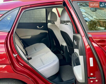 Красный Хендай Kona, объемом двигателя 0 л и пробегом 103 тыс. км за 21400 $, фото 65 на Automoto.ua