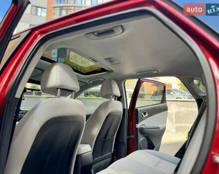 Красный Хендай Kona, объемом двигателя 0 л и пробегом 103 тыс. км за 21400 $, фото 80 на Automoto.ua