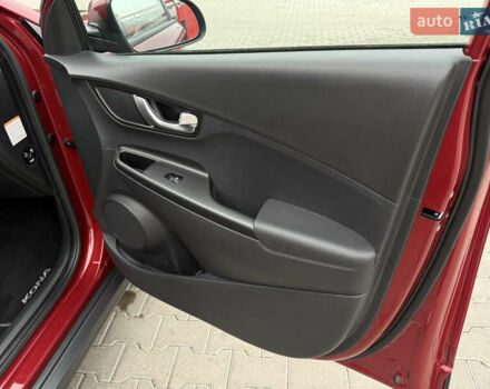 Червоний Хендай Kona, об'ємом двигуна 0 л та пробігом 17 тис. км за 16999 $, фото 25 на Automoto.ua