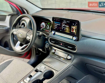 Червоний Хендай Kona, об'ємом двигуна 0 л та пробігом 100 тис. км за 20900 $, фото 60 на Automoto.ua