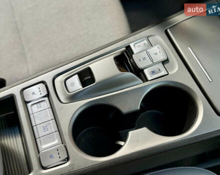 Червоний Хендай Kona, об'ємом двигуна 0 л та пробігом 100 тис. км за 20900 $, фото 59 на Automoto.ua