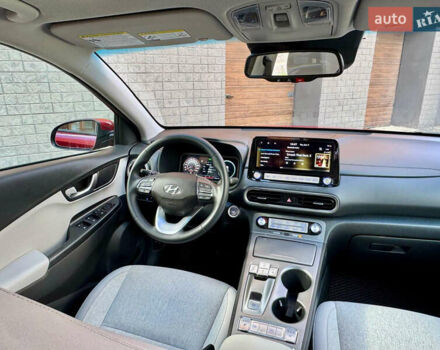 Червоний Хендай Kona, об'ємом двигуна 0 л та пробігом 100 тис. км за 20900 $, фото 86 на Automoto.ua